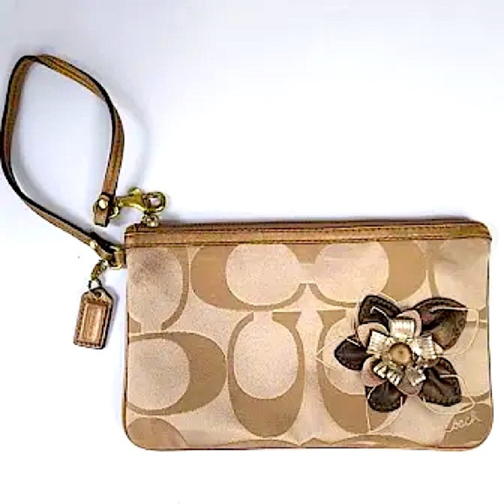 COACH SIGNATURE Flower Wristlet Purse
